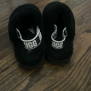 UGG youth slippers furry black in excellent condition.
